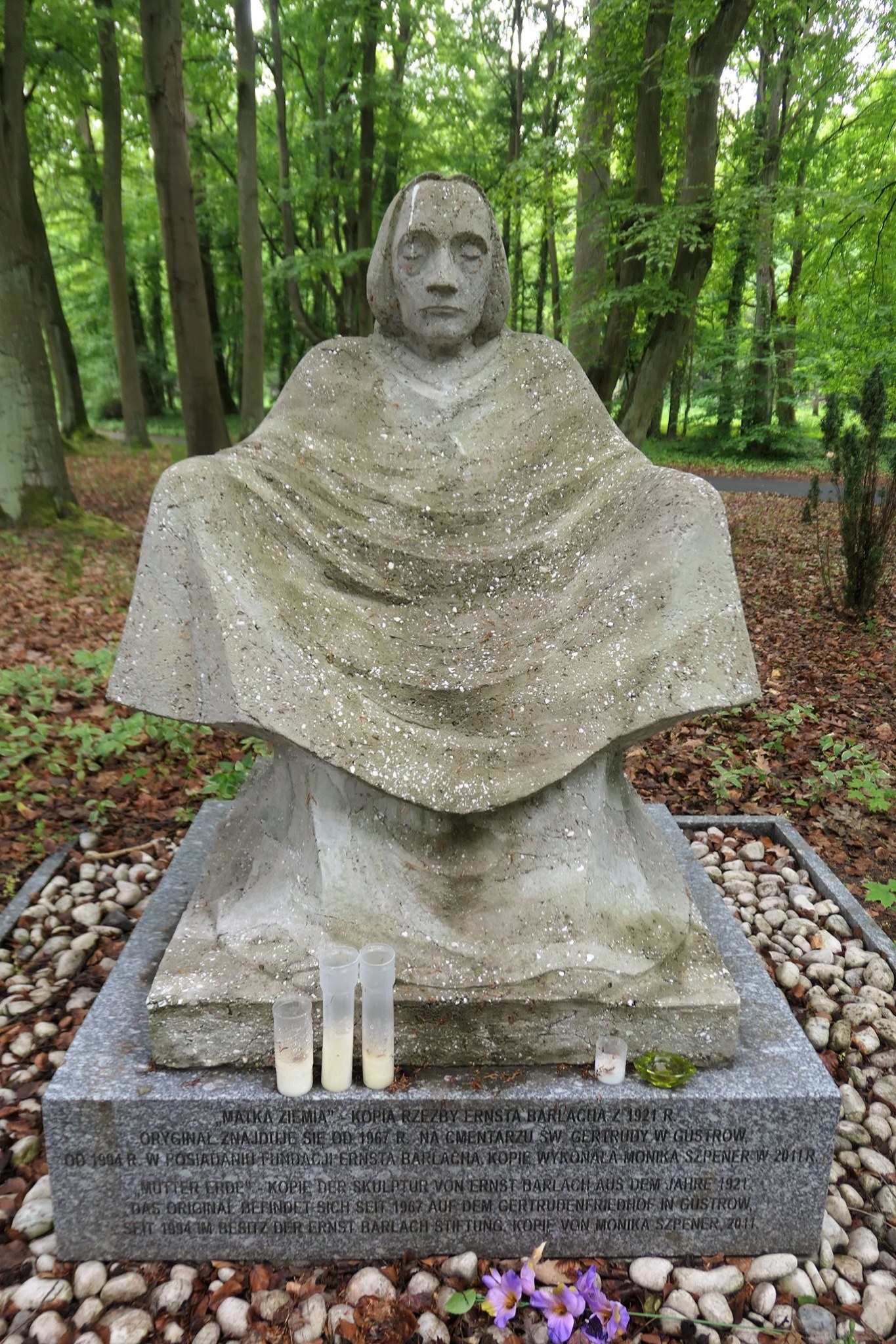 Read more about the article Skulptur “Mutter Erde”